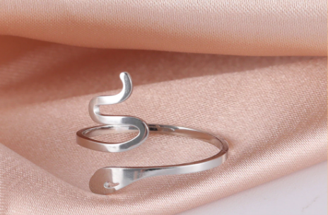 Lovely Snake Ring